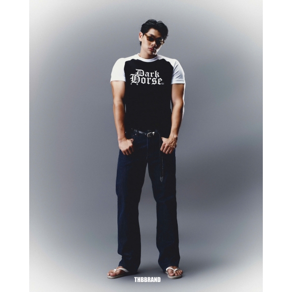 THBB RAGLAN DARK HORSE BODYFIT - BLACK + WHITE